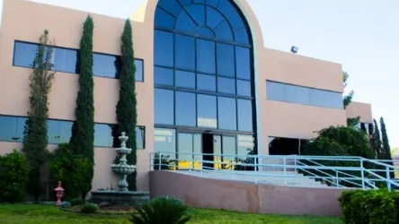 Poliplaza Médica building